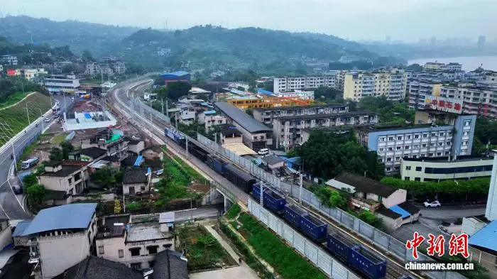 6月30日,成渝铁路改造工程江津至铜罐驿段双线正式建成通车。图为通车现场。(无人机照片)中国铁路成都局集团有限公司 供图