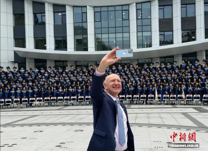 伦敦玛丽女王大学校长科林·贝利：永远不要停止提问