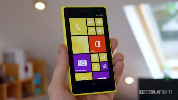 爷青回！翻出了13年前的Lumia 1020手机 竟然还能开机