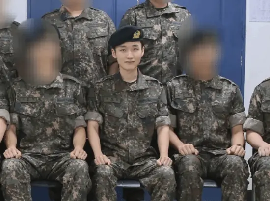 新兵蛋子小花生出列!韩兵役厅放出入伍新兵军装照