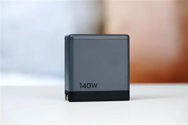 2C1A轻松充笔记本！大疆DJI power 140W 氮化镓充电图赏