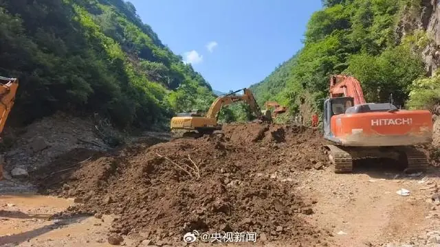 甘肃省委书记、省长,赶赴宕昌县山体滑坡现场