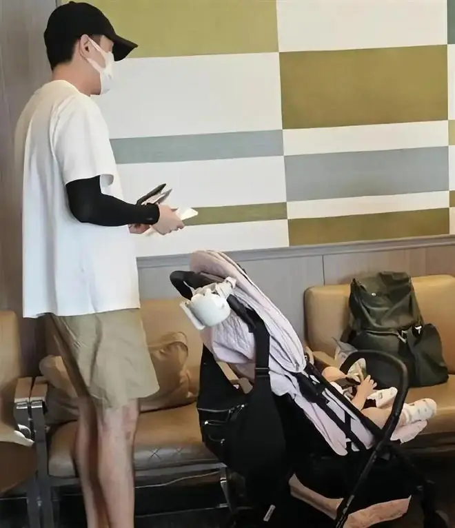 胡歌夫妇公开合体!小12岁妻子正面照曝光,网友:这脸,不输女明星!