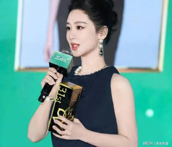 33岁杨紫封白玉兰视后遭围攻,整容陪睡引争议