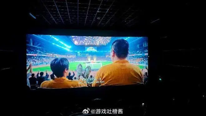 周星驰在片尾留了个空位!没名没姓没照片,25年后所有人一眼就哭了