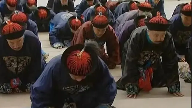 醒醒吧:吹捧君王制,是跪在奴隶社会的废墟上舔骨头