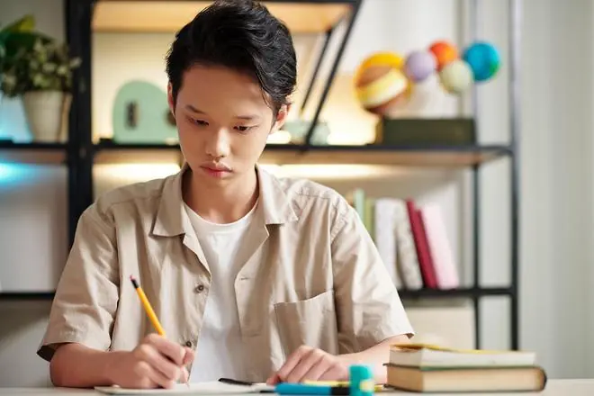 暑假成了好学生的“至暗时刻”:没人逼他,他却正在自己PUA自己