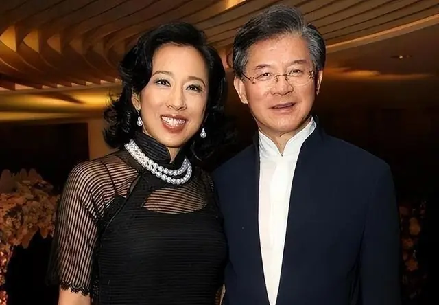 王晶曝出霍震霆离婚隐情,罗康瑞早早就和朱玲玲约定,一切只是碍于豪门体面
