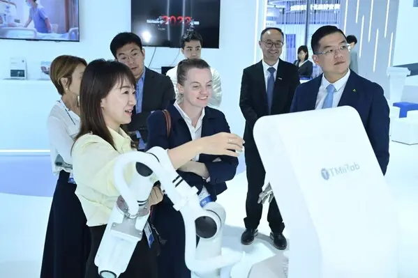 应上海市商务委员会邀请,爱尔兰贸易与科技局与爱尔兰代表团参加了上交会
