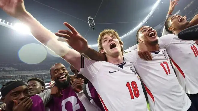 安东尼-戈登:拉什福德帮了他很多,两人是良性竞争
