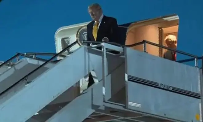 特朗普抵达美军驻英基地