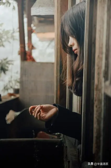 把中年女人撩到主动倒贴,根本不用花钱,三个坏招就够了