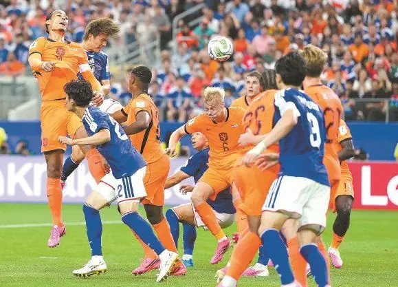 荷兰球迷赛后表态,上诉 FIFA 重返 16 强,我们输给了裁判