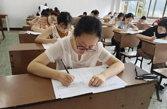 教编血战2026:岗位暴跌94%,部属师范生无一上岸?