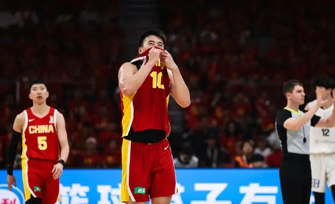 破案!小杨G联赛大杀四方,回国却成4不像原因找到,名记说出实情