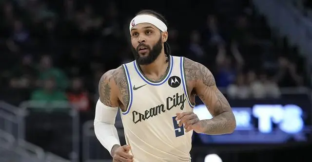 Shams:雄鹿与小特伦特达成4年6400万的续约合同
