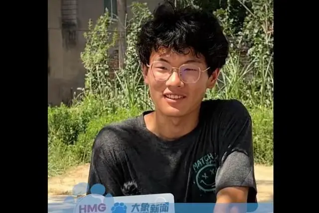 河南男孩高考693分,父亲脑梗偏瘫母亲打工维生,为省路费放弃清华“强基计划”:暑假当家教补贴家用,想靠学习让家人过上好日子