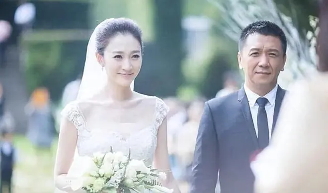 曝李小冉已离婚,知情者透露离婚原因,已分居两年,最后同框曝光