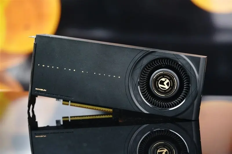 英特尔推Arc Pro B70显卡:32GB显存+高AI算力,性价比碾压竞品